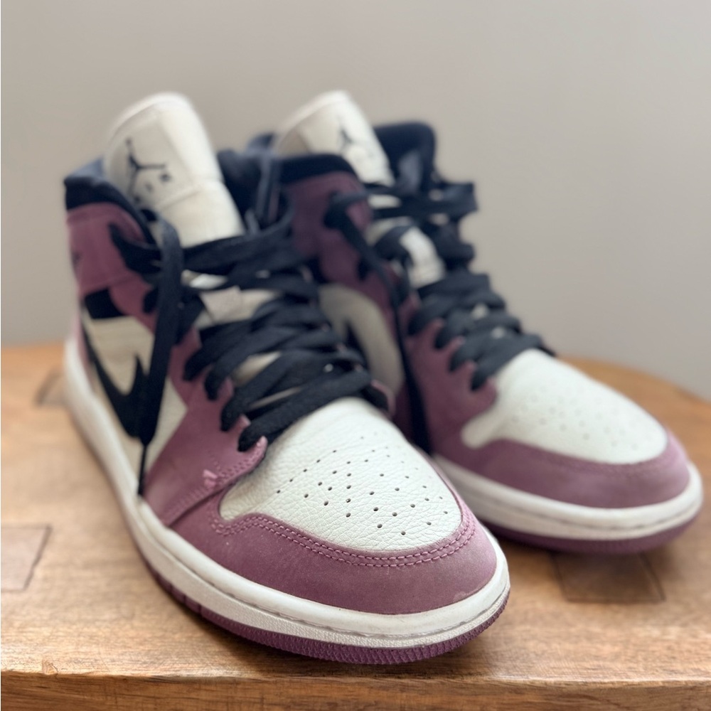 Nike Women's Sneakers in White and Purple